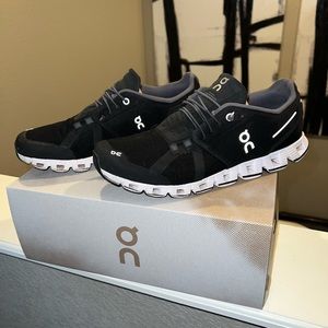 On Cloud Running Shoes 8.5